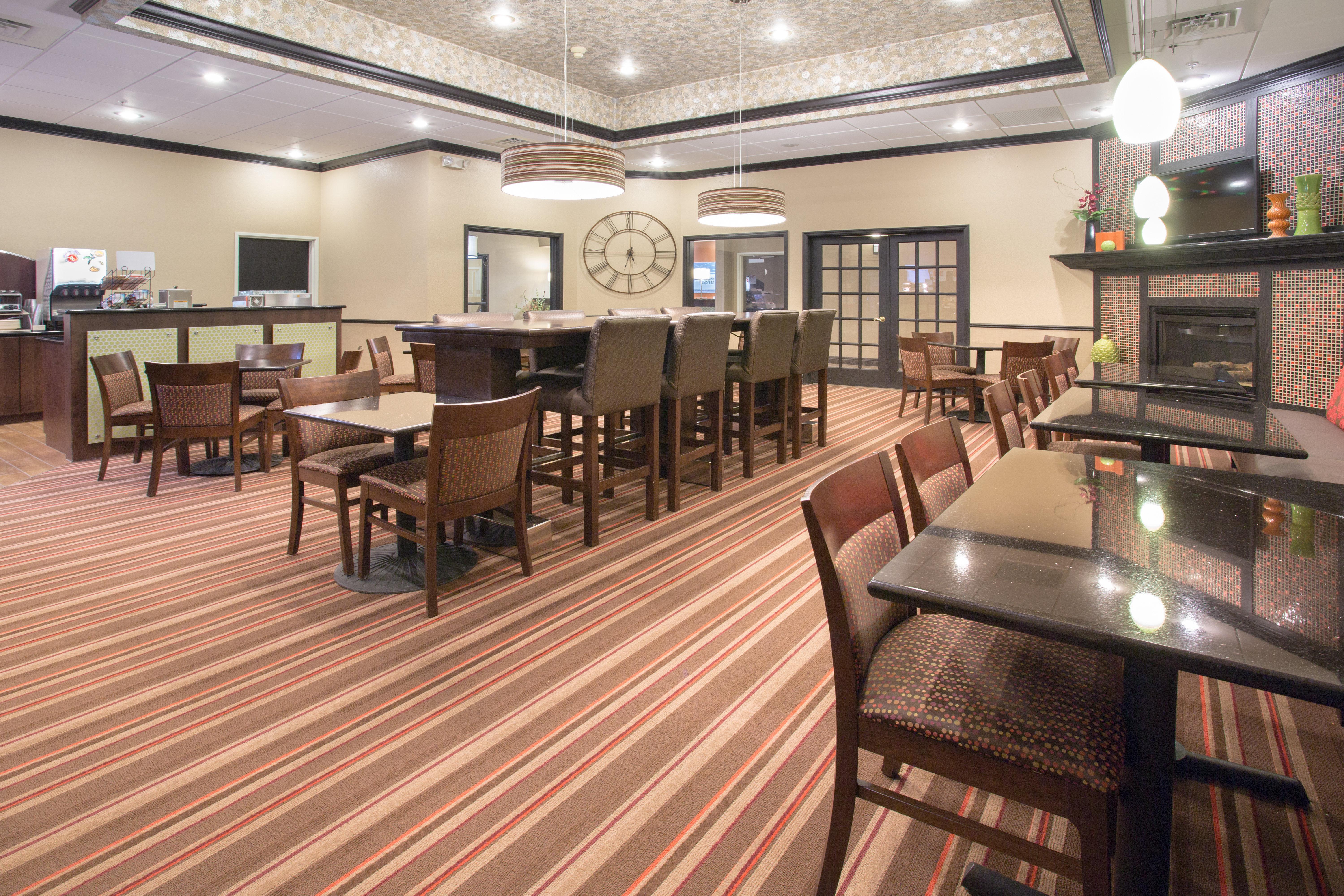 Holiday Inn Express Hotel & Suites Lexington By Ihg Екстериор снимка