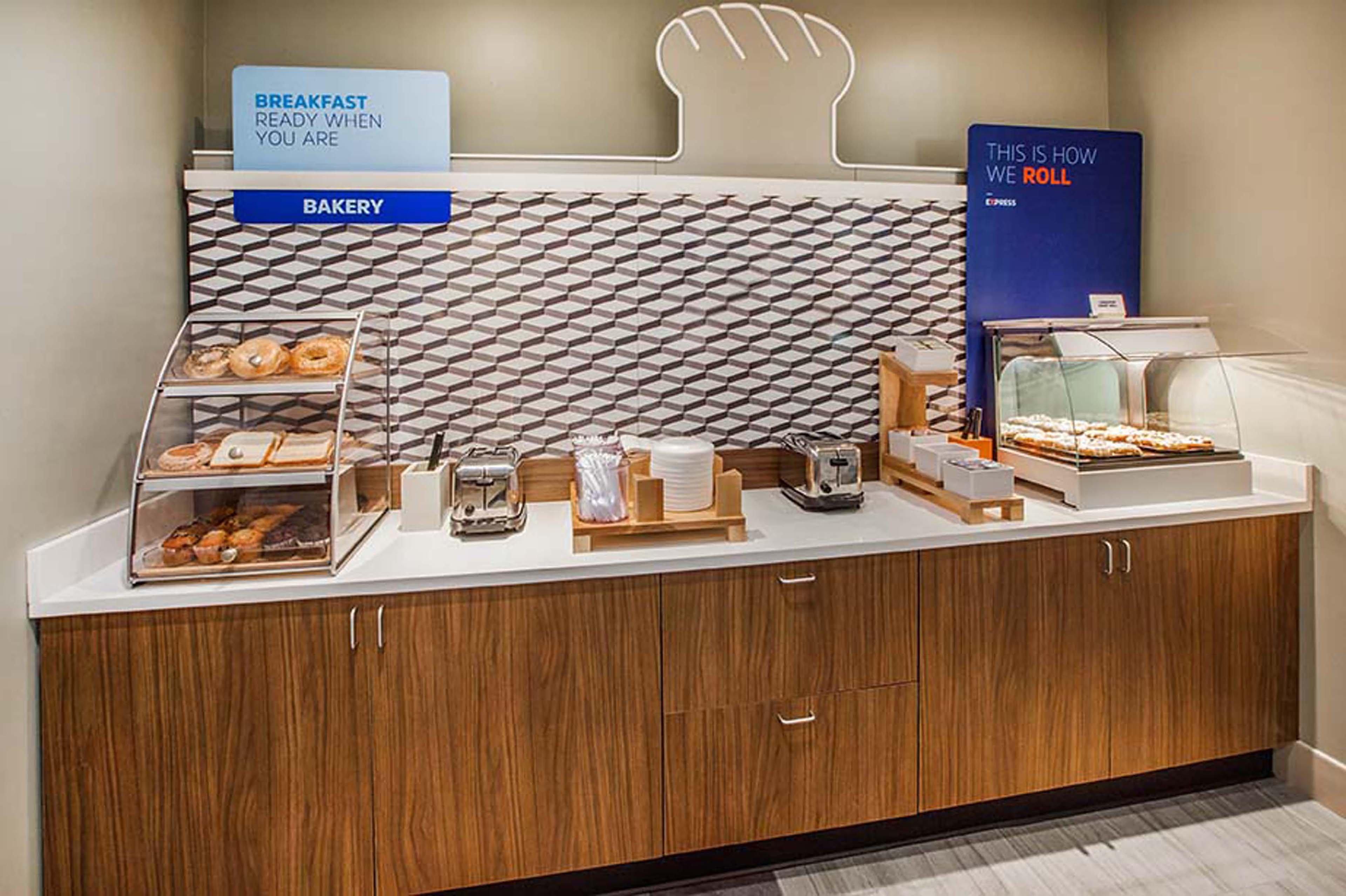 Holiday Inn Express Hotel & Suites Lexington By Ihg Екстериор снимка